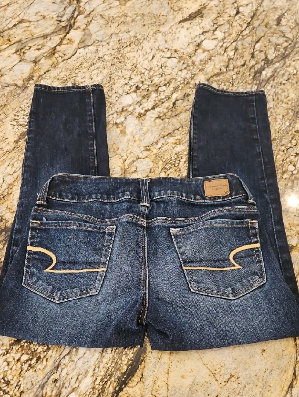 American Eagle Dark Distressed Blue Jeans. Size 2 Inseam 25" Rise 5.5" - Picture 6 of 8